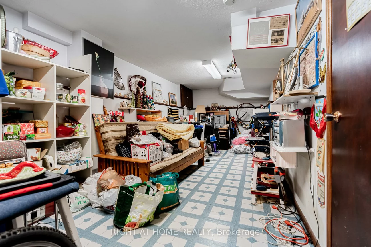 4278, Sawmill Valley, Erin Mills, Mississauga