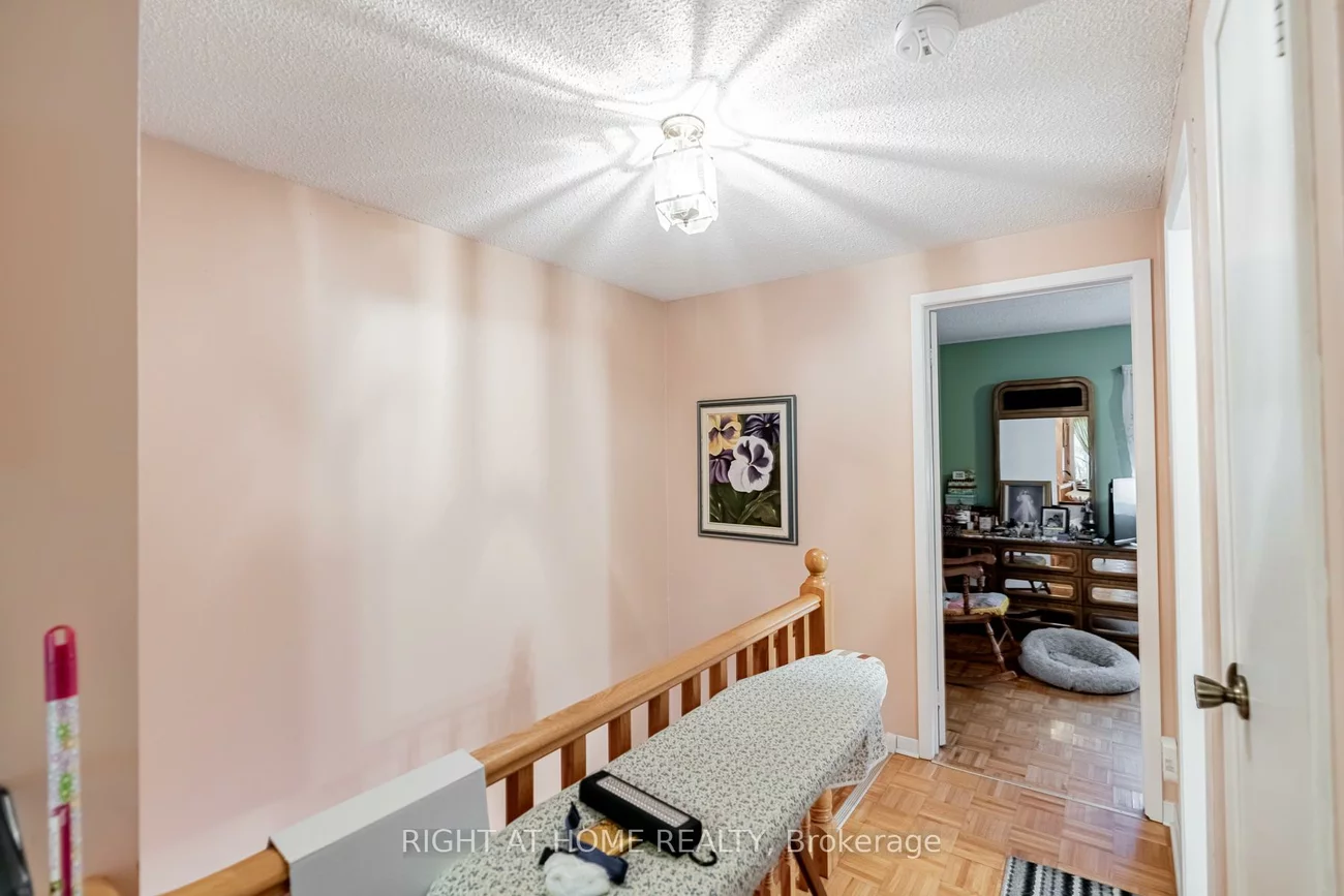 4278, Sawmill Valley, Erin Mills, Mississauga