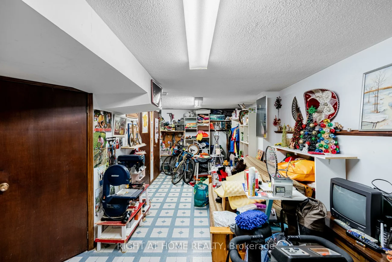 4278, Sawmill Valley, Erin Mills, Mississauga