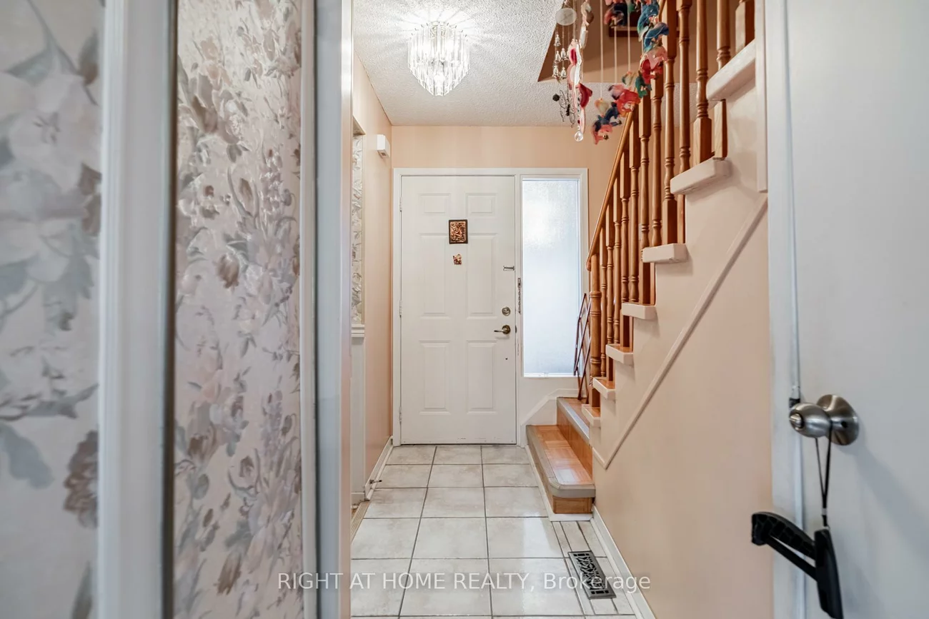 4278, Sawmill Valley, Erin Mills, Mississauga