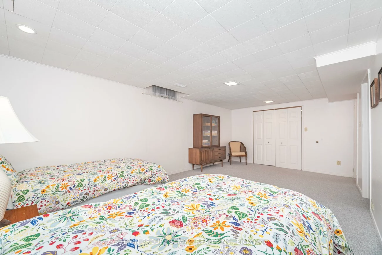 1423, Ravensmoor, East Credit, Mississauga