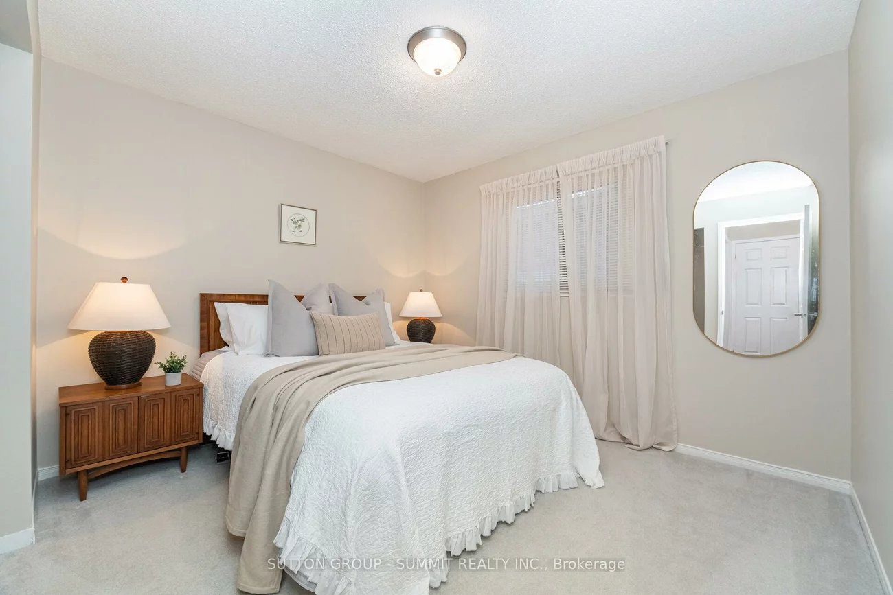 1423, Ravensmoor, East Credit, Mississauga