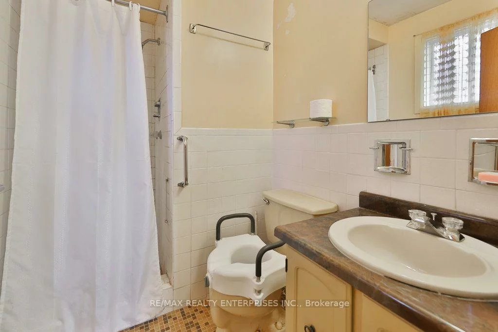 2288, Hensall, Cooksville, Mississauga