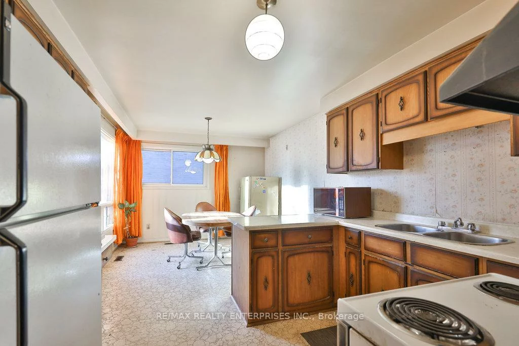 2288, Hensall, Cooksville, Mississauga