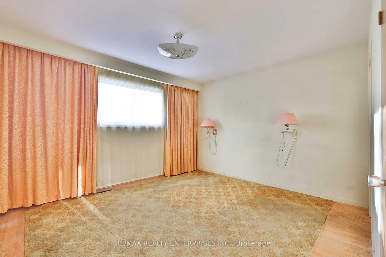 2288, Hensall, Cooksville, Mississauga