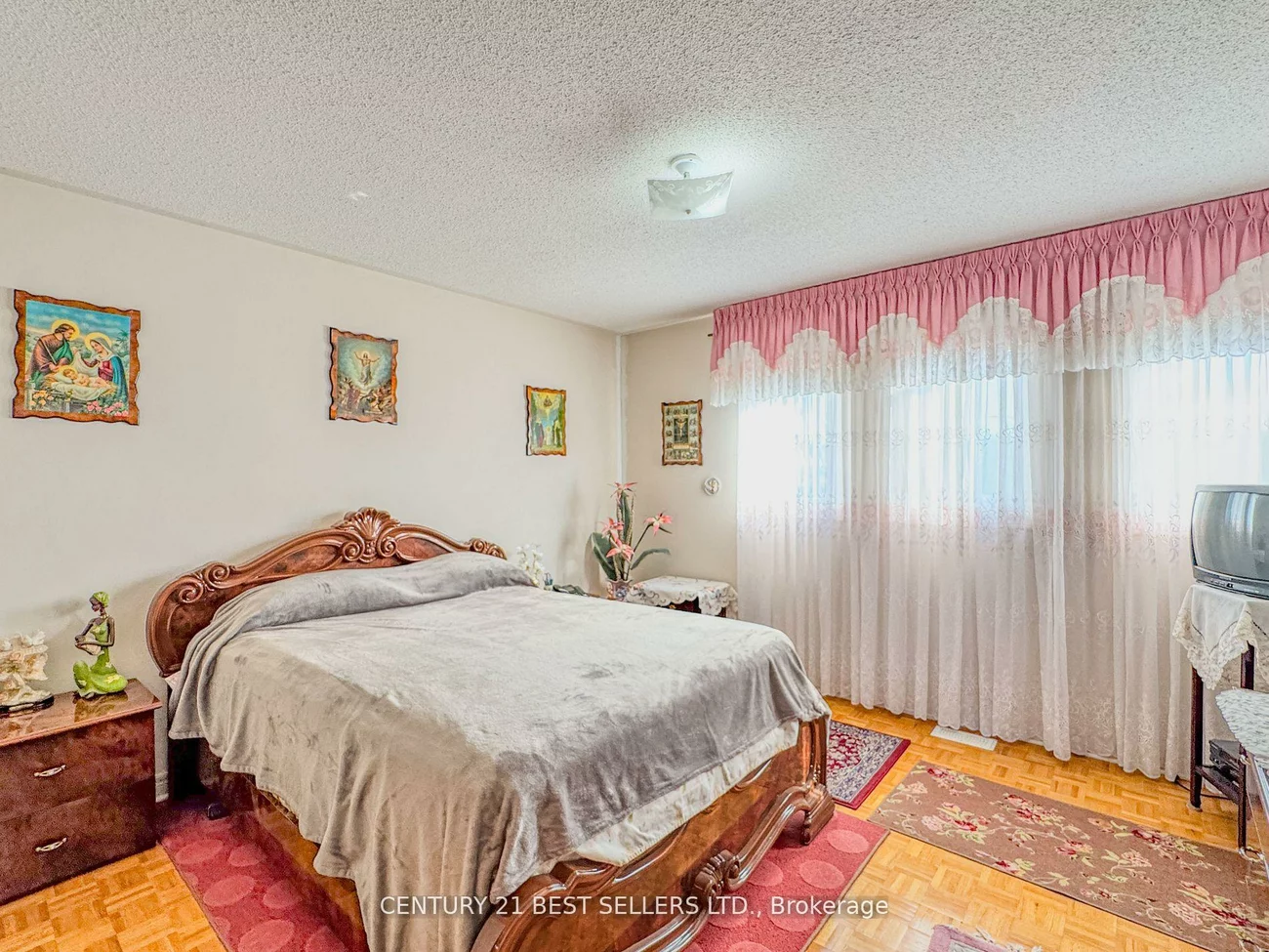 5347, Red Brush, Hurontario, Mississauga