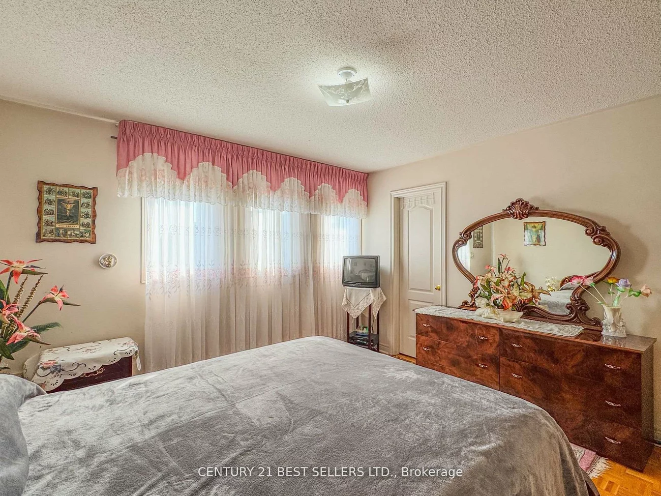 5347, Red Brush, Hurontario, Mississauga