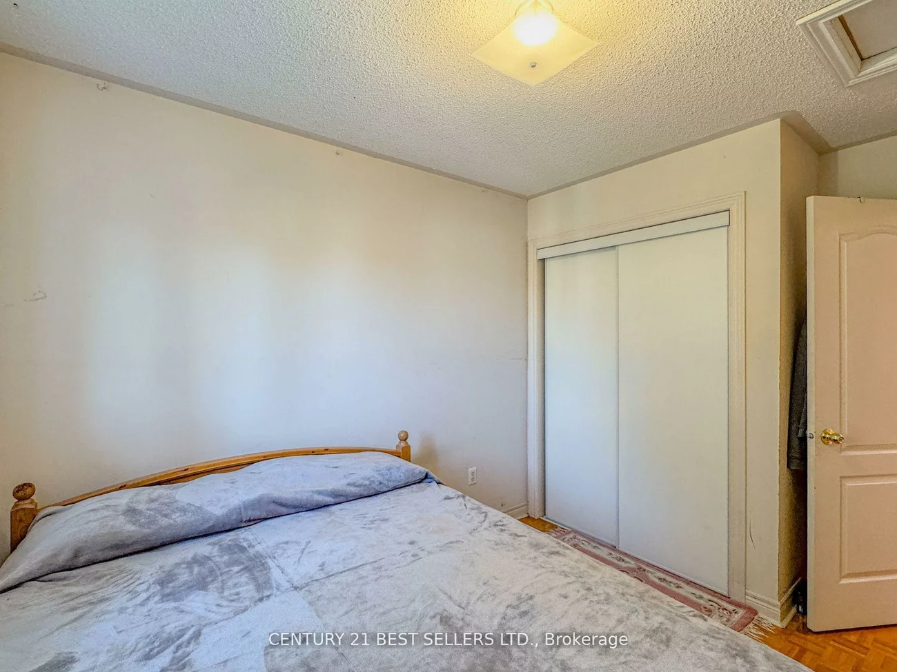 5347, Red Brush, Hurontario, Mississauga