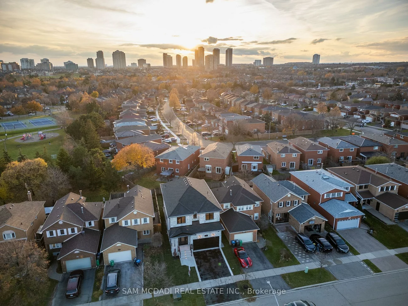 4584, Full Moon, Hurontario, Mississauga