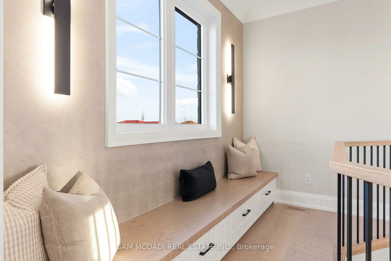 4584, Full Moon, Hurontario, Mississauga