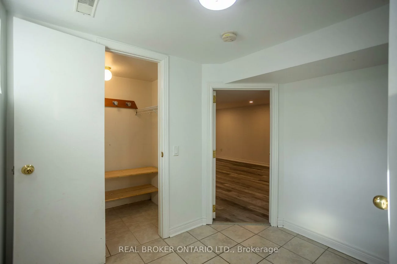 1093, Ogden, Lakeview, Mississauga