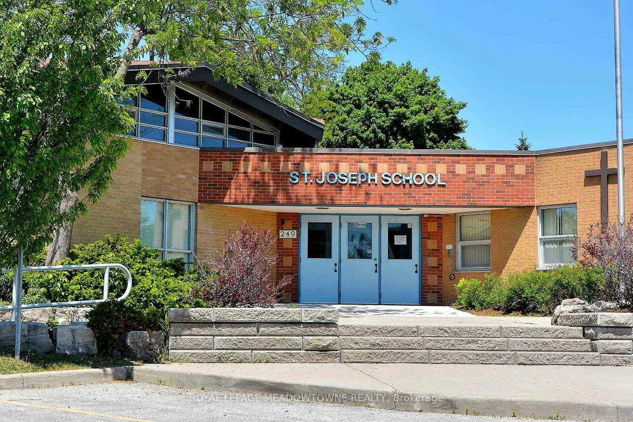 2374, Hargood, Streetsville, Mississauga