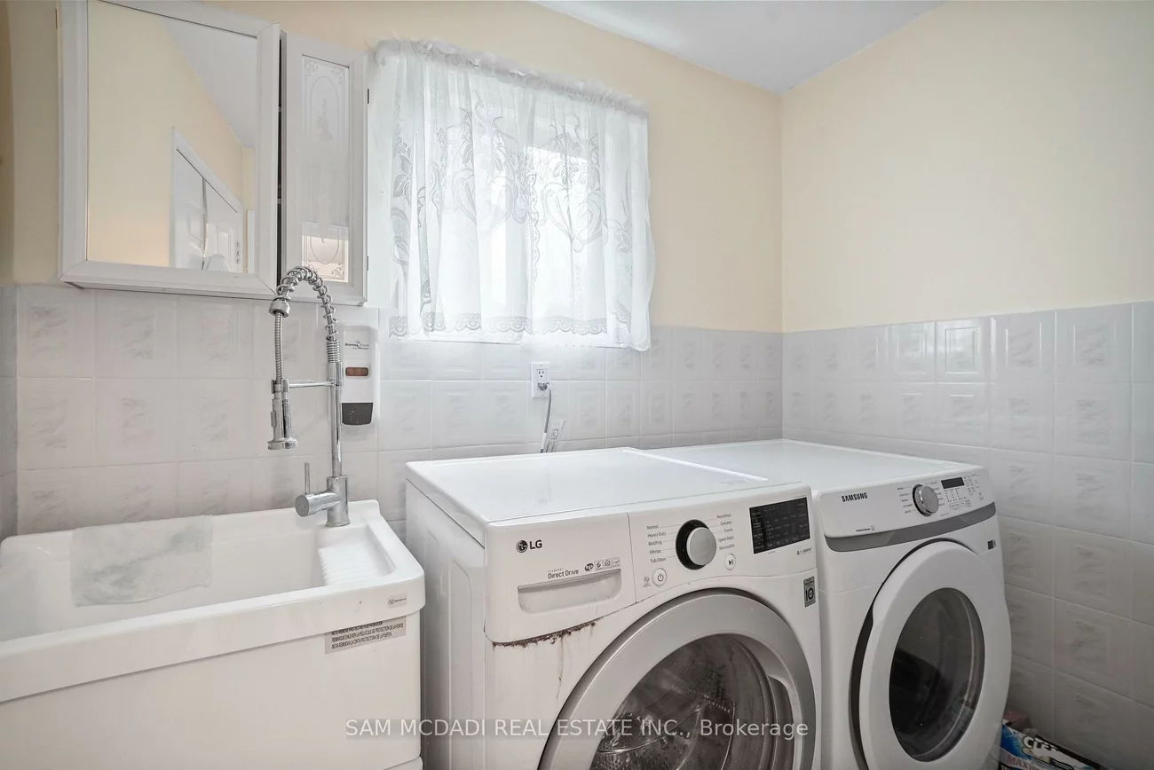 2005, Lady Di, Sheridan, Mississauga