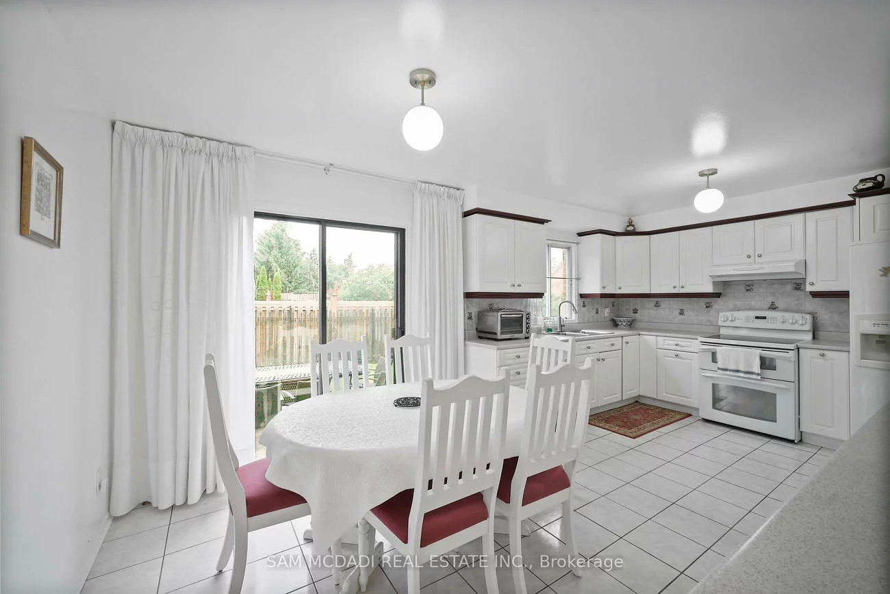 2005, Lady Di, Sheridan, Mississauga