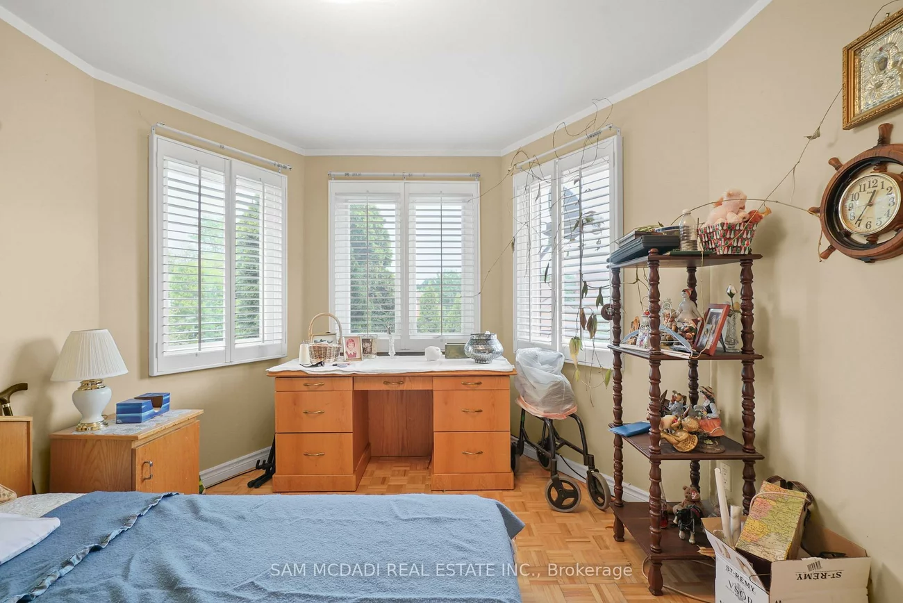 2005, Lady Di, Sheridan, Mississauga