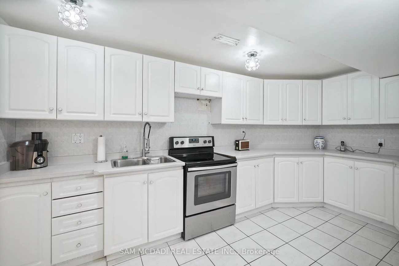 2005, Lady Di, Sheridan, Mississauga