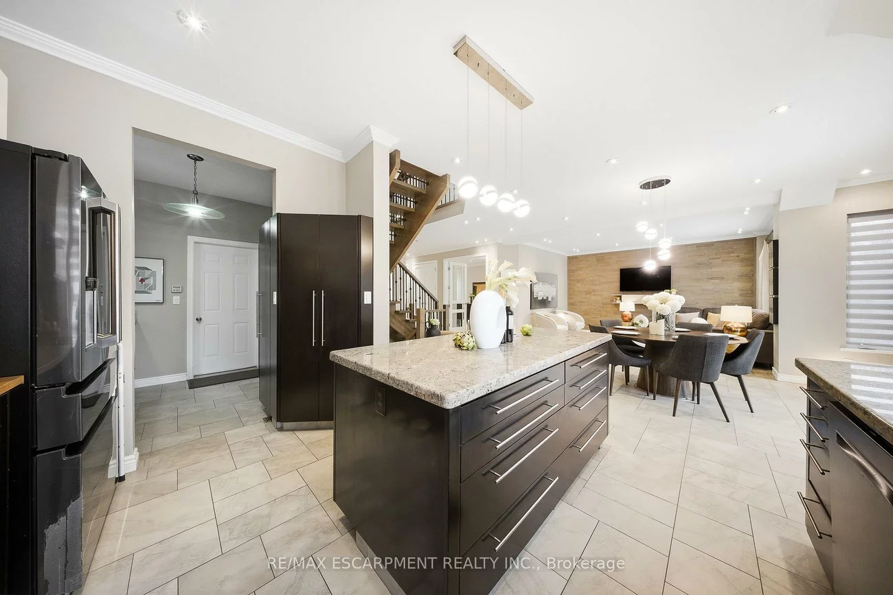 3205, Rolling Stone, Cooksville, Mississauga