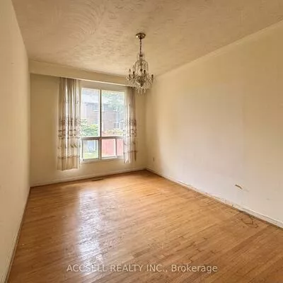 403, Chantenay, Cooksville, Mississauga