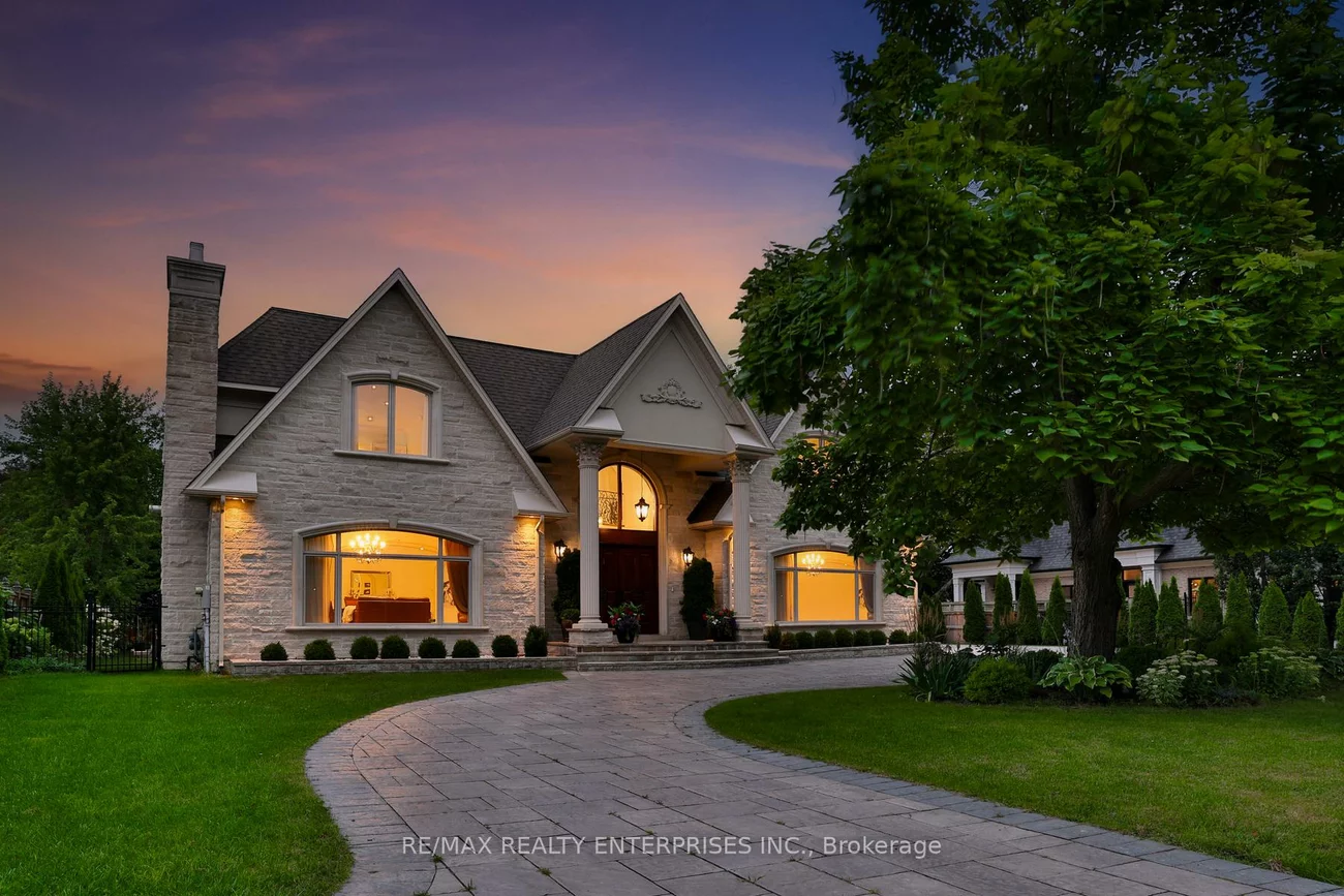 1511, Broadmoor, Mineola, Mississauga