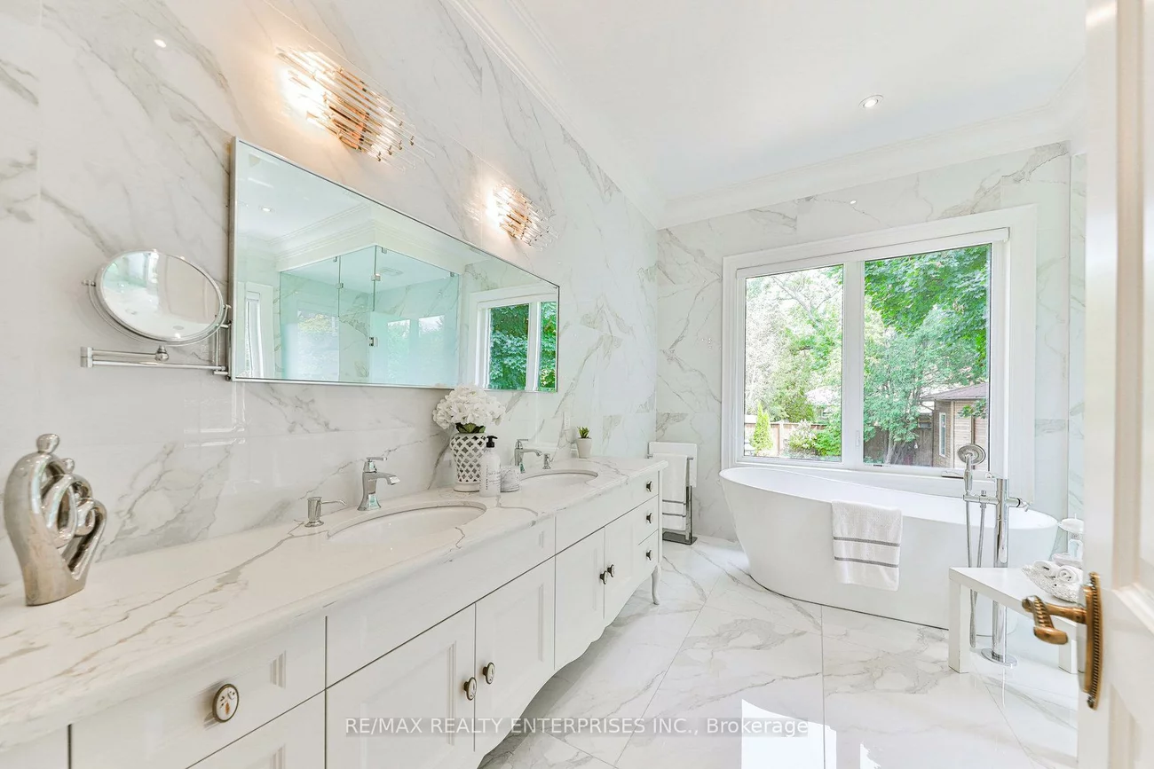 1511, Broadmoor, Mineola, Mississauga