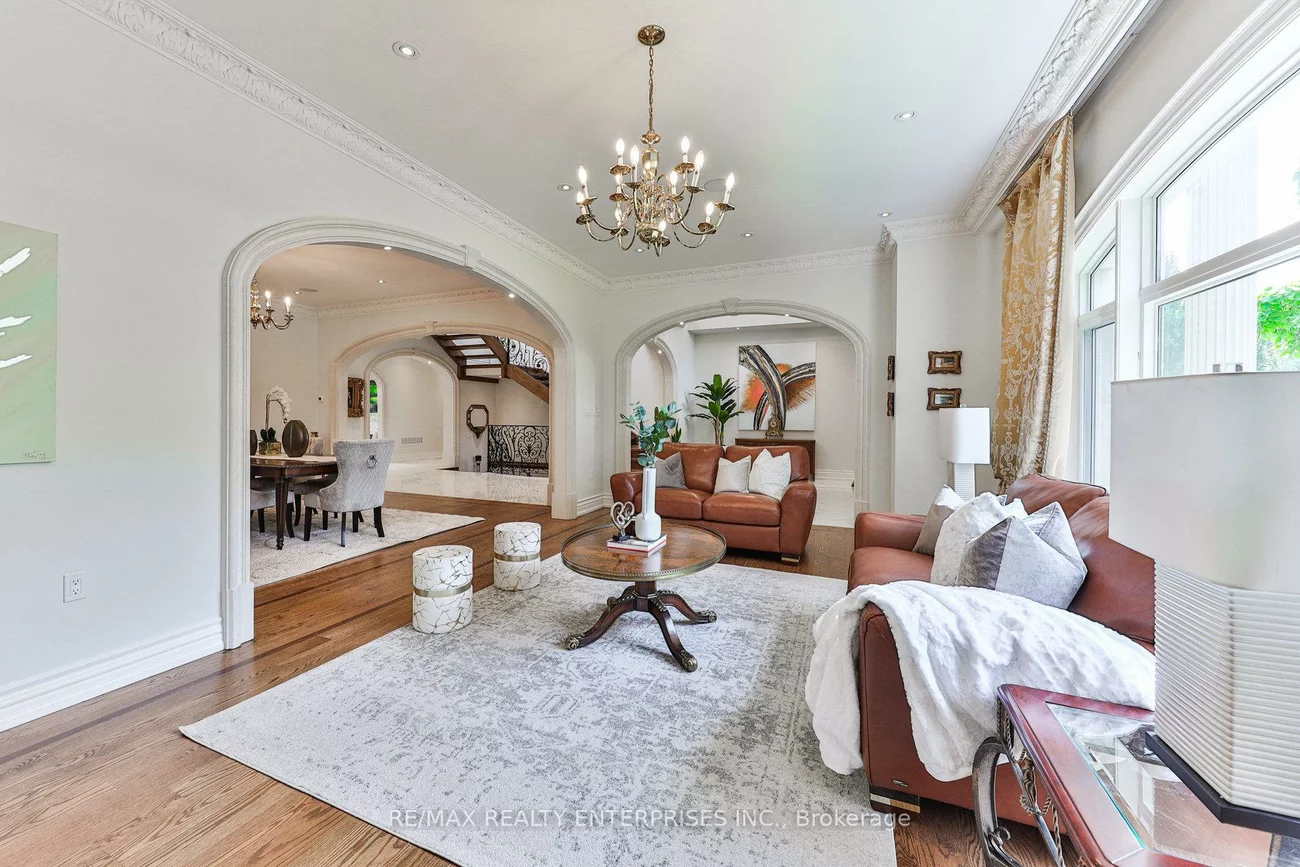 1511, Broadmoor, Mineola, Mississauga