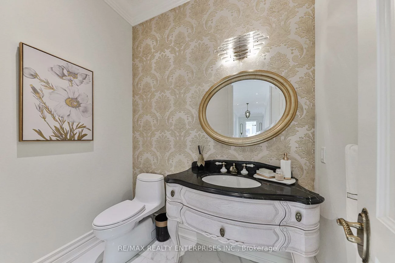 1511, Broadmoor, Mineola, Mississauga