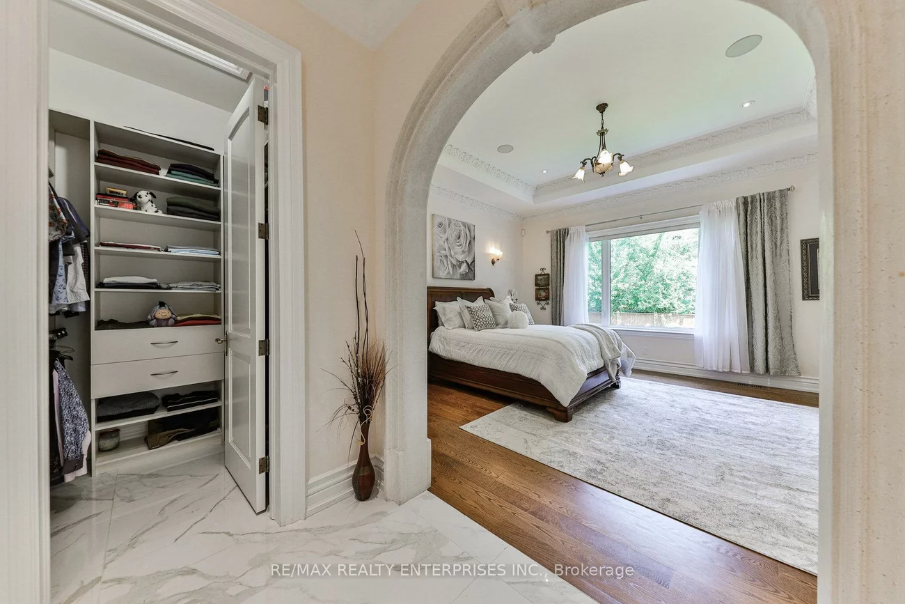 1511, Broadmoor, Mineola, Mississauga