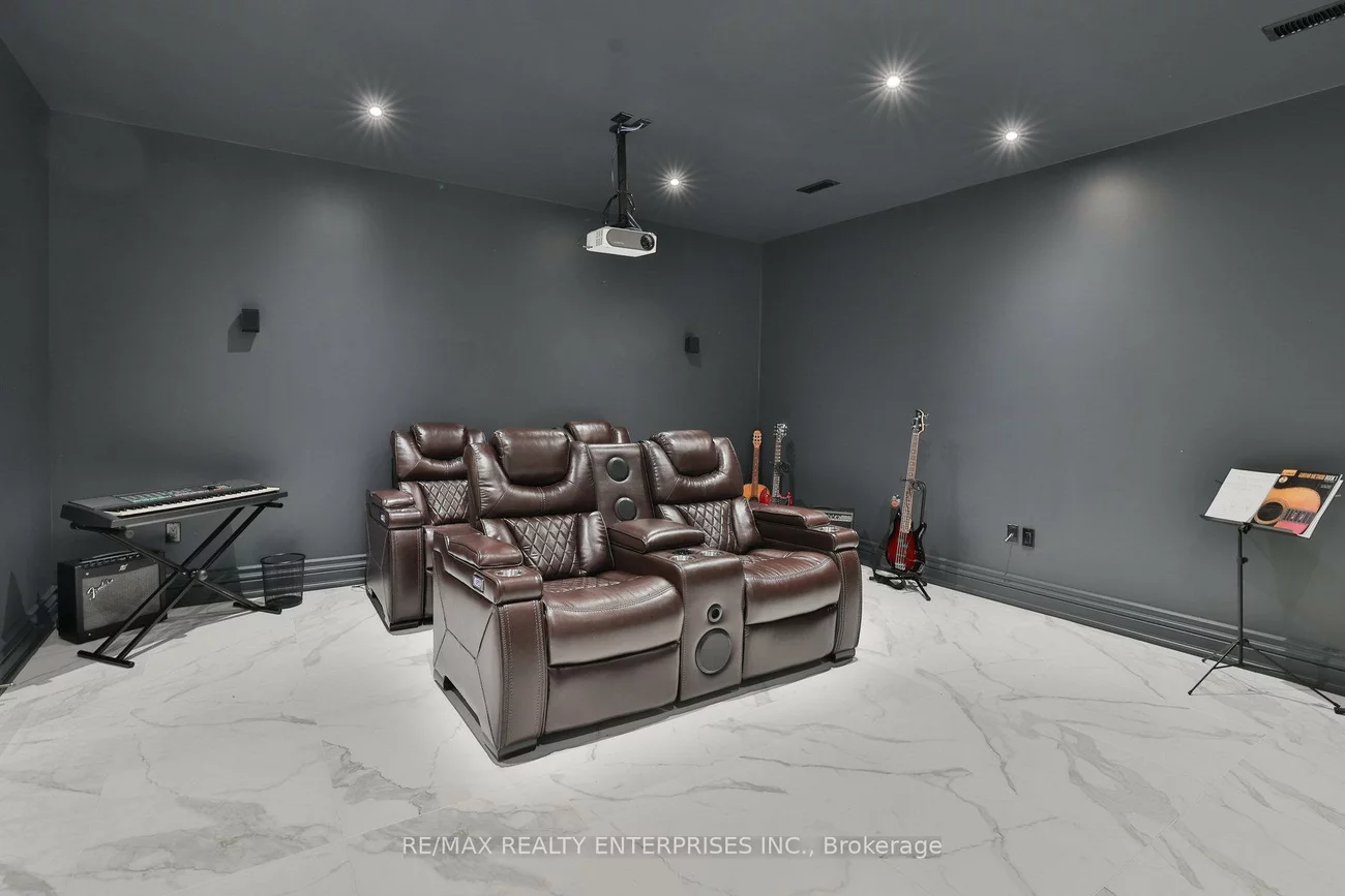 1511, Broadmoor, Mineola, Mississauga