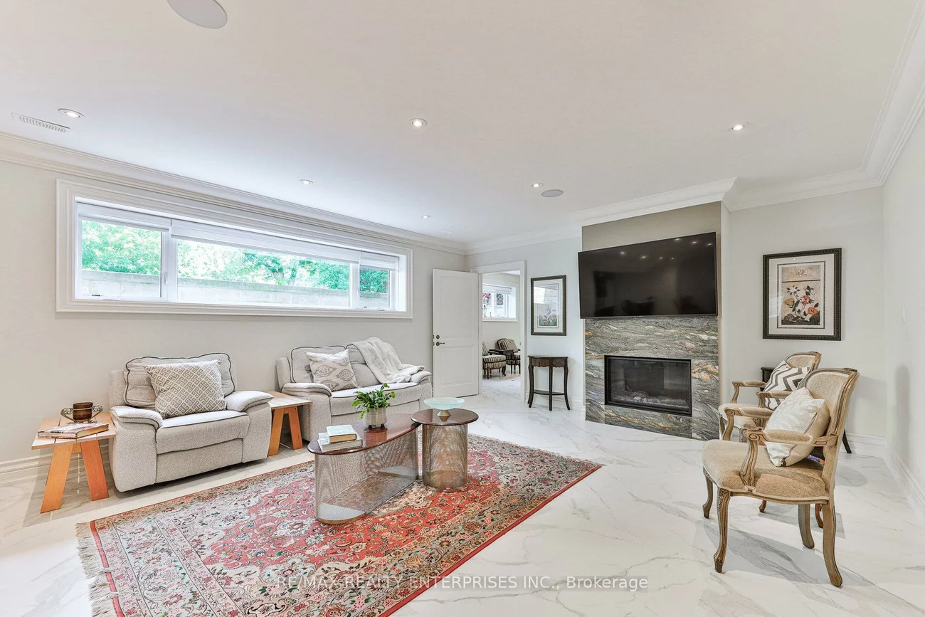 1511, Broadmoor, Mineola, Mississauga