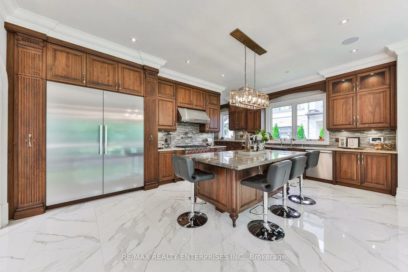 1511, Broadmoor, Mineola, Mississauga