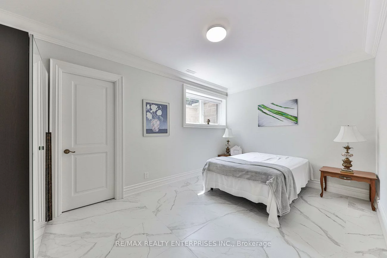 1511, Broadmoor, Mineola, Mississauga