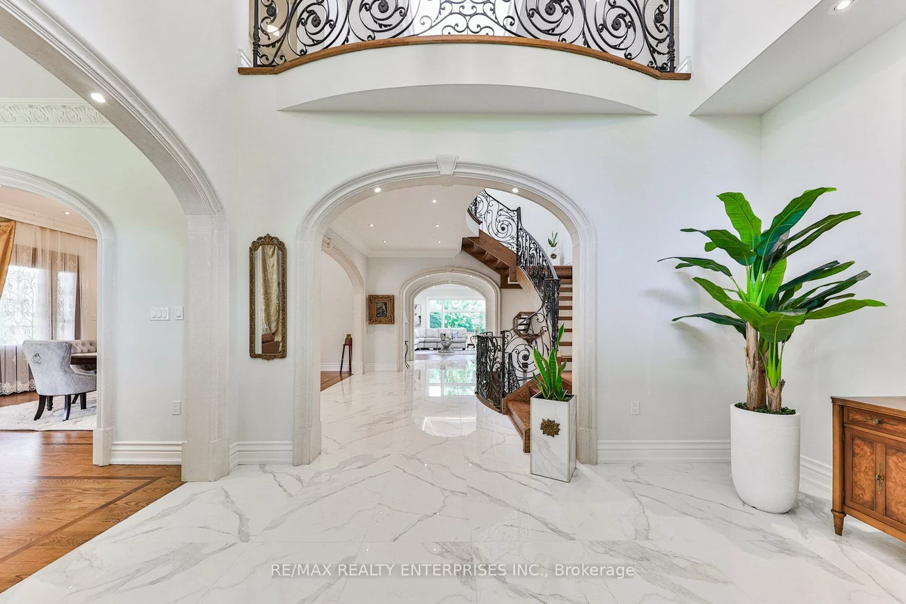 1511, Broadmoor, Mineola, Mississauga