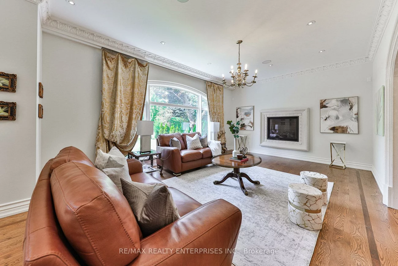 1511, Broadmoor, Mineola, Mississauga