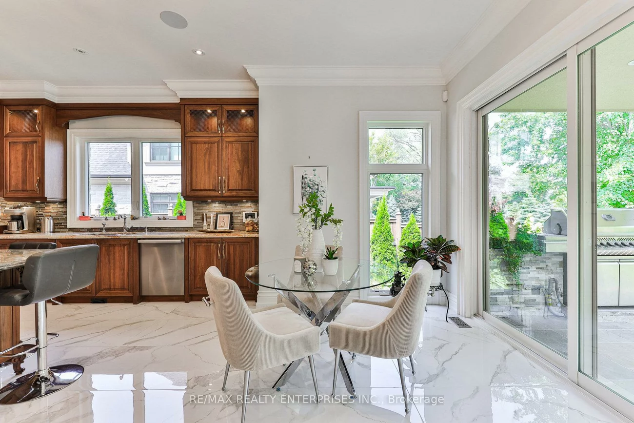 1511, Broadmoor, Mineola, Mississauga