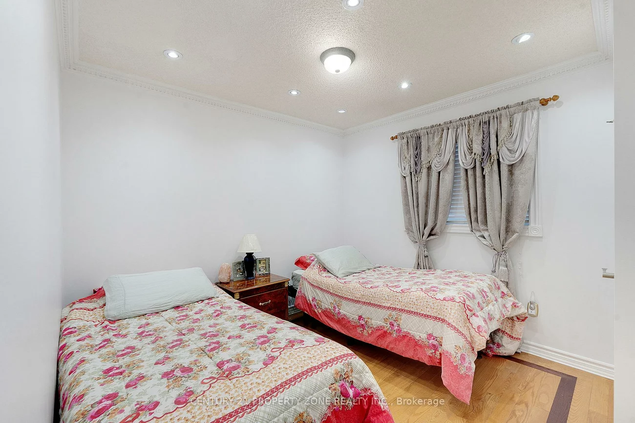 2565, Scarth, Central Erin Mills, Mississauga