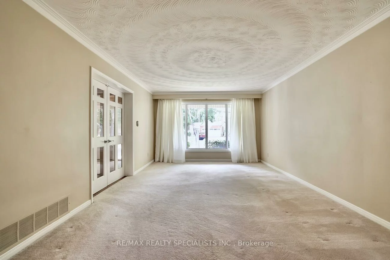 1677, Sherwood Forrest, Sheridan, Mississauga