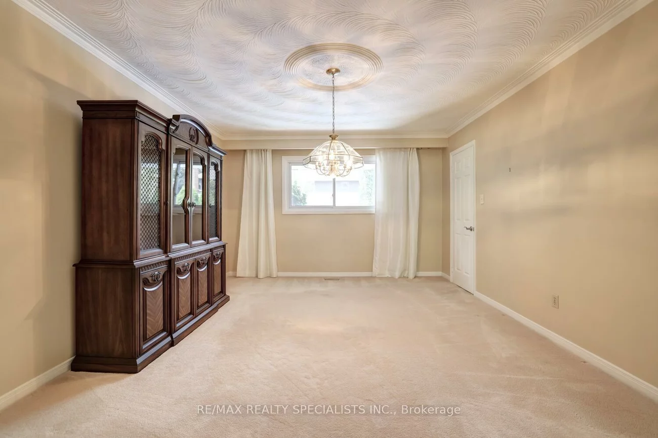 1677, Sherwood Forrest, Sheridan, Mississauga