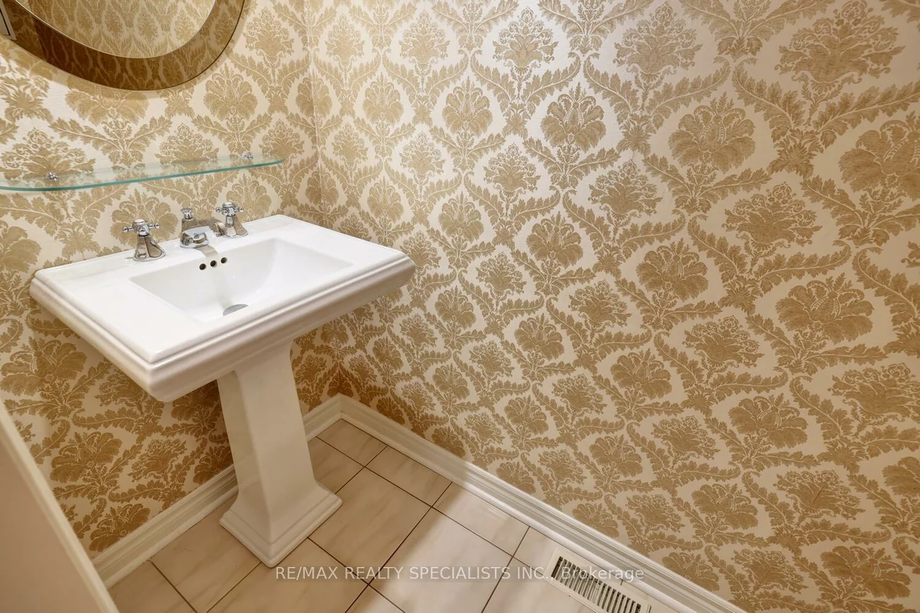 1677, Sherwood Forrest, Sheridan, Mississauga