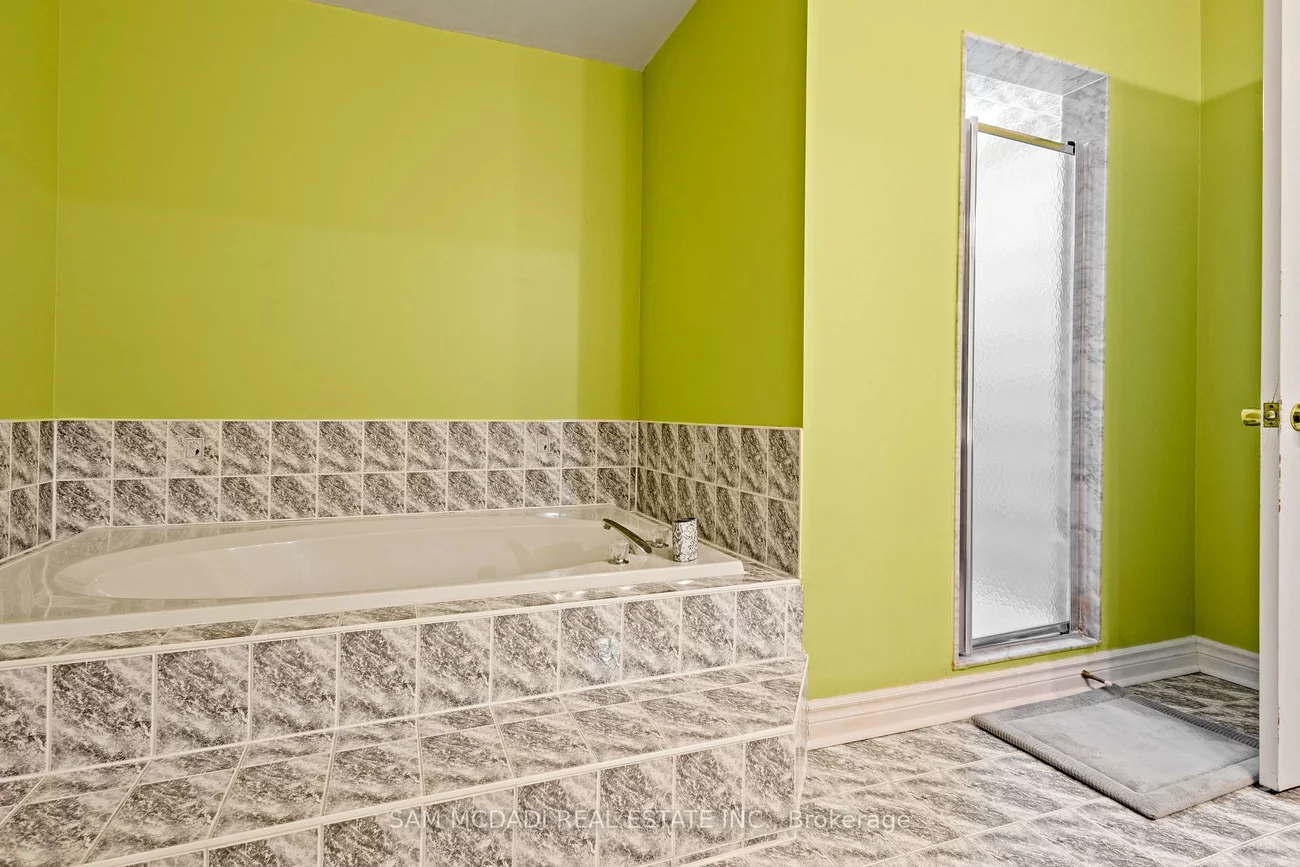 2492, Erin Centre, Central Erin Mills, Mississauga