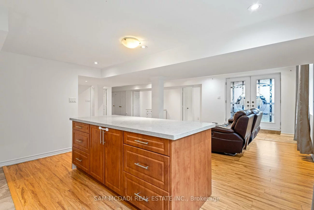 2492, Erin Centre, Central Erin Mills, Mississauga