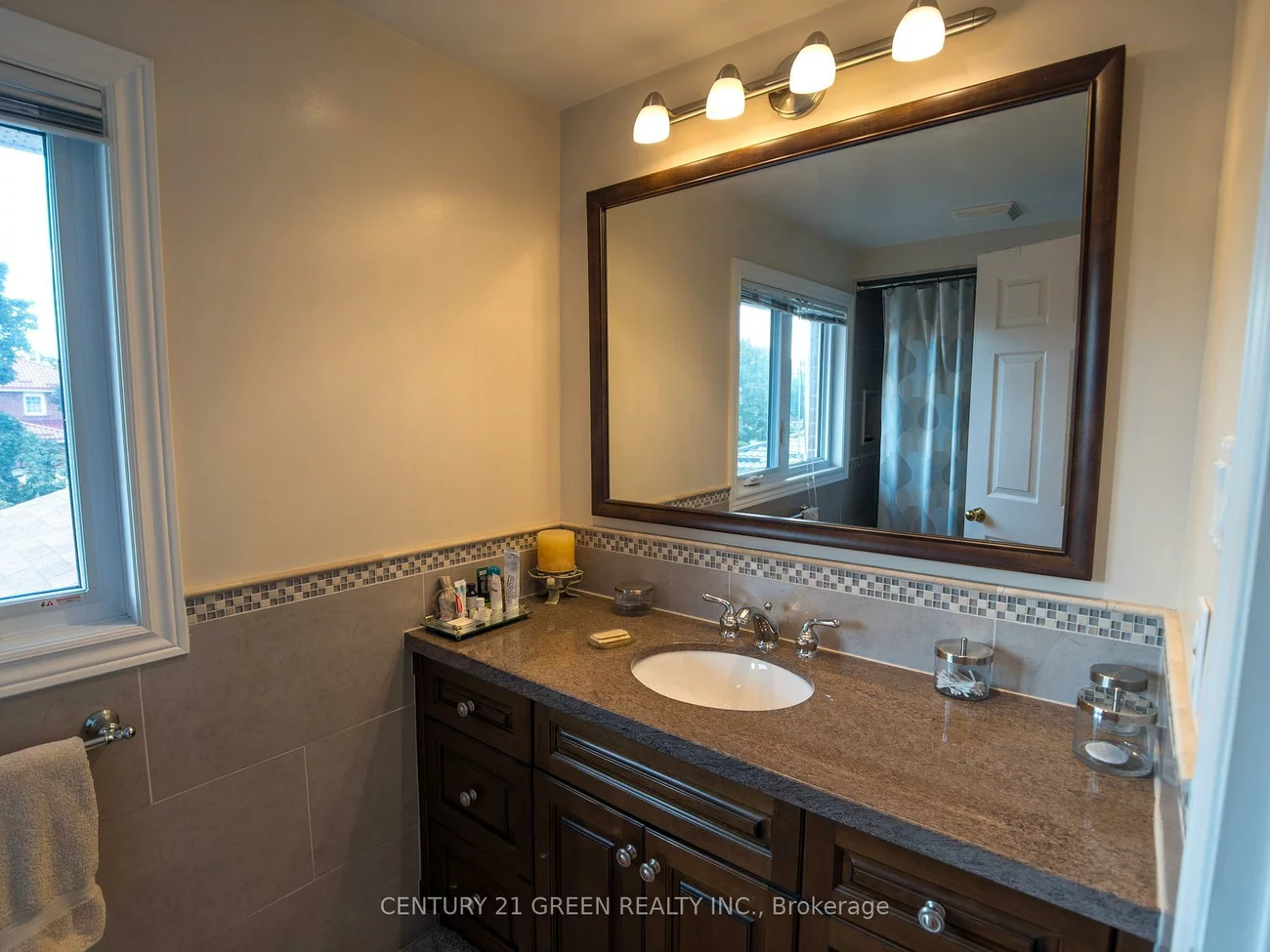 418, Chieftan, Hurontario, Mississauga