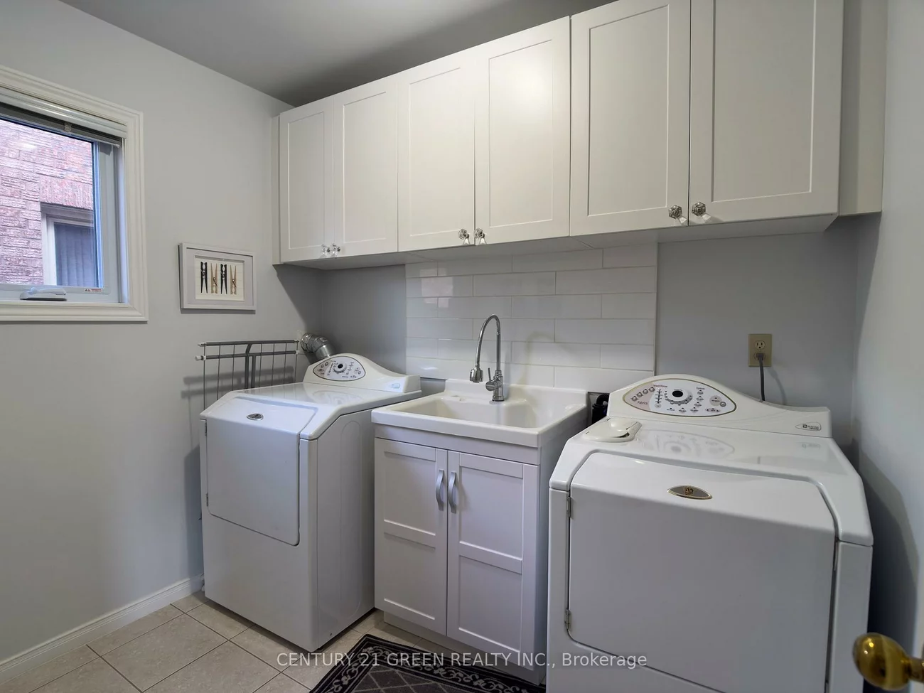 418, Chieftan, Hurontario, Mississauga