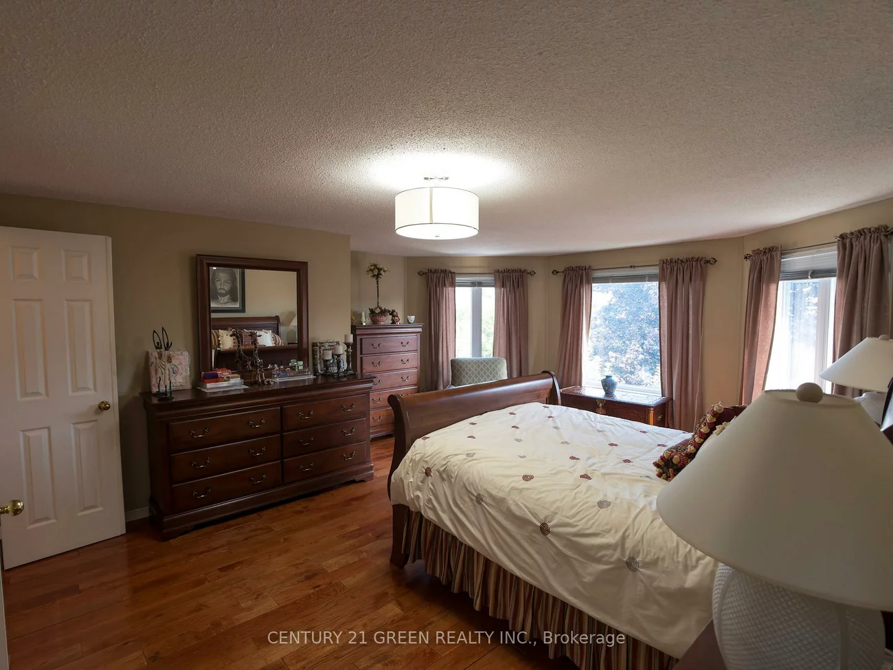 418, Chieftan, Hurontario, Mississauga