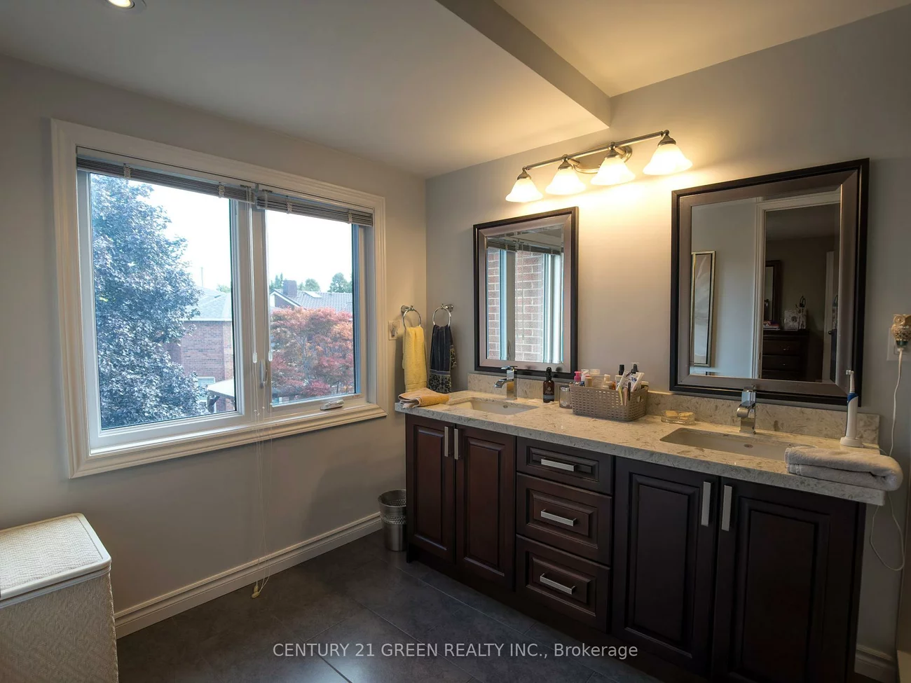 418, Chieftan, Hurontario, Mississauga