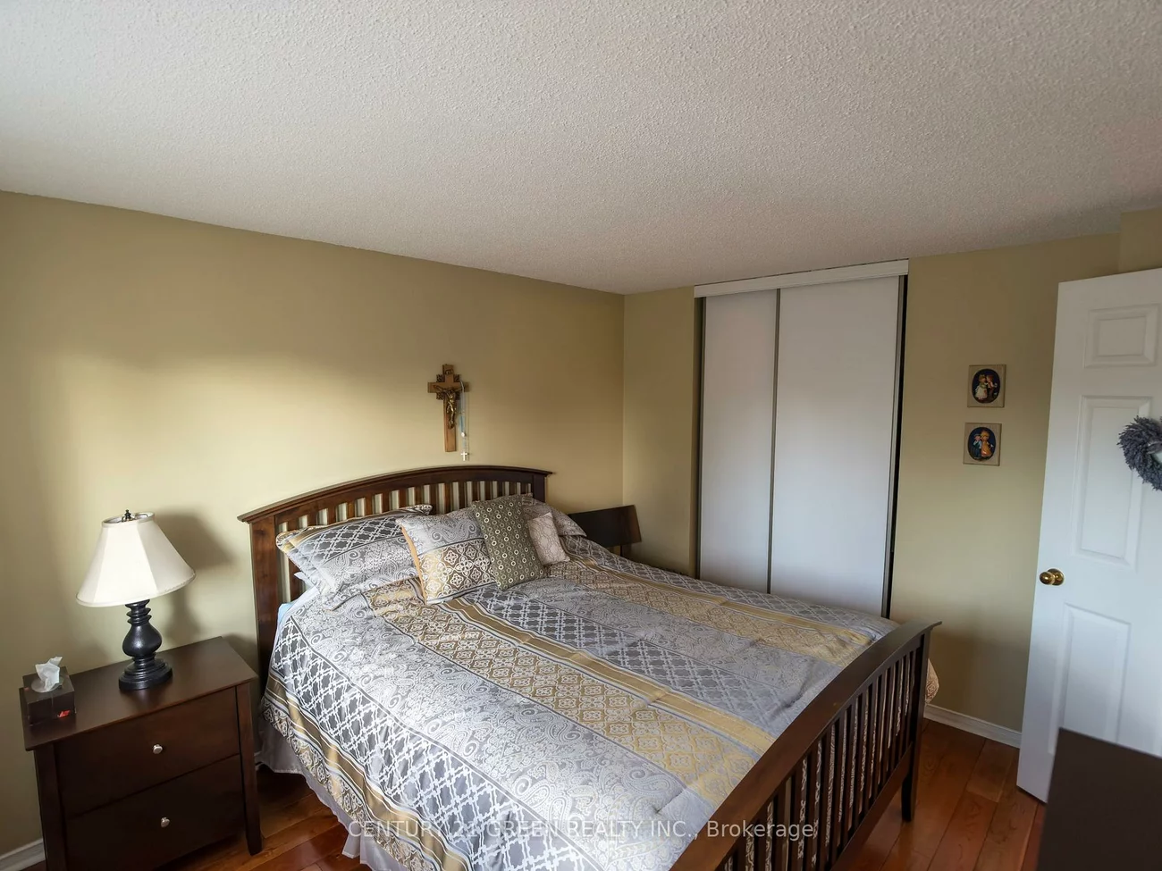 418, Chieftan, Hurontario, Mississauga