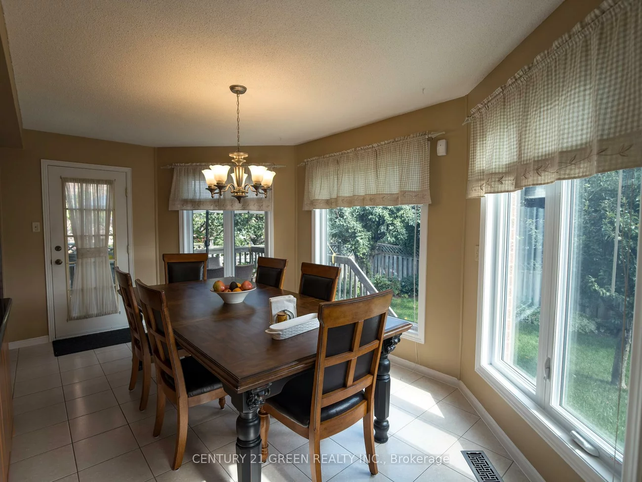 418, Chieftan, Hurontario, Mississauga