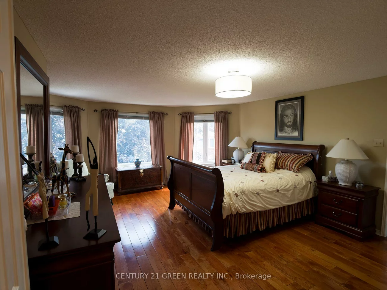 418, Chieftan, Hurontario, Mississauga