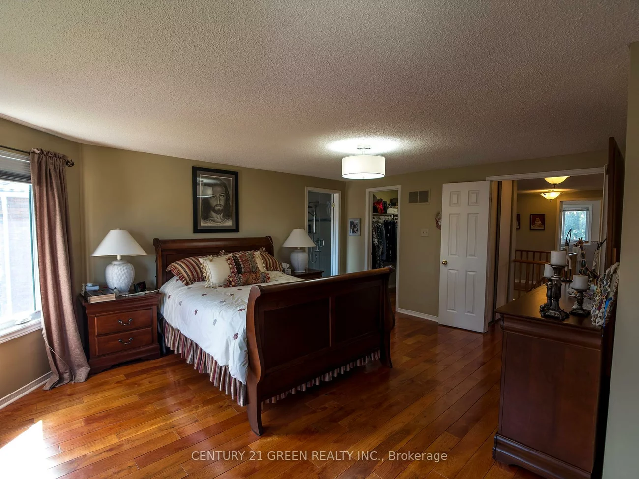 418, Chieftan, Hurontario, Mississauga