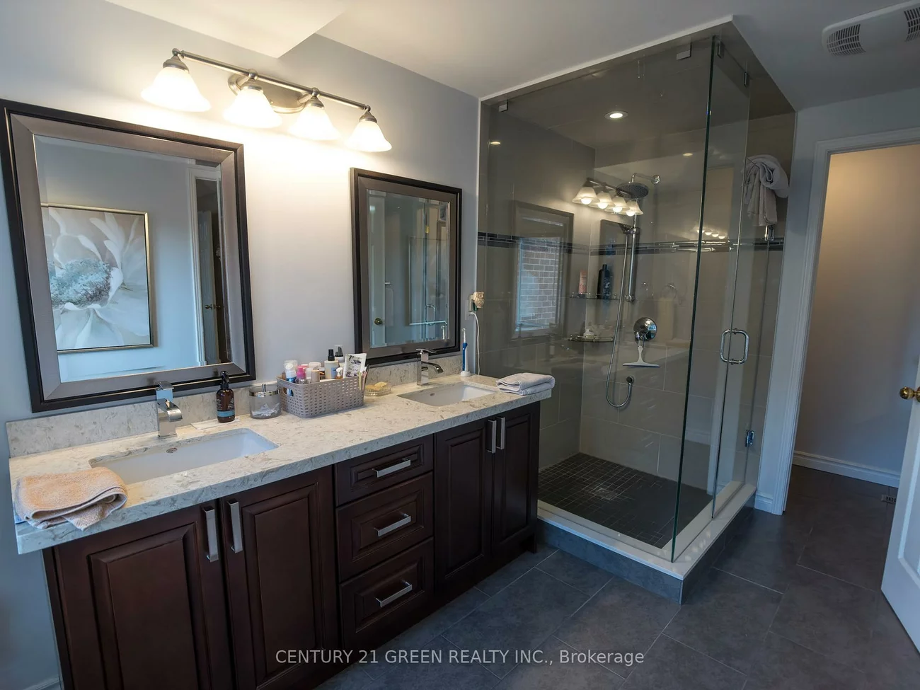 418, Chieftan, Hurontario, Mississauga