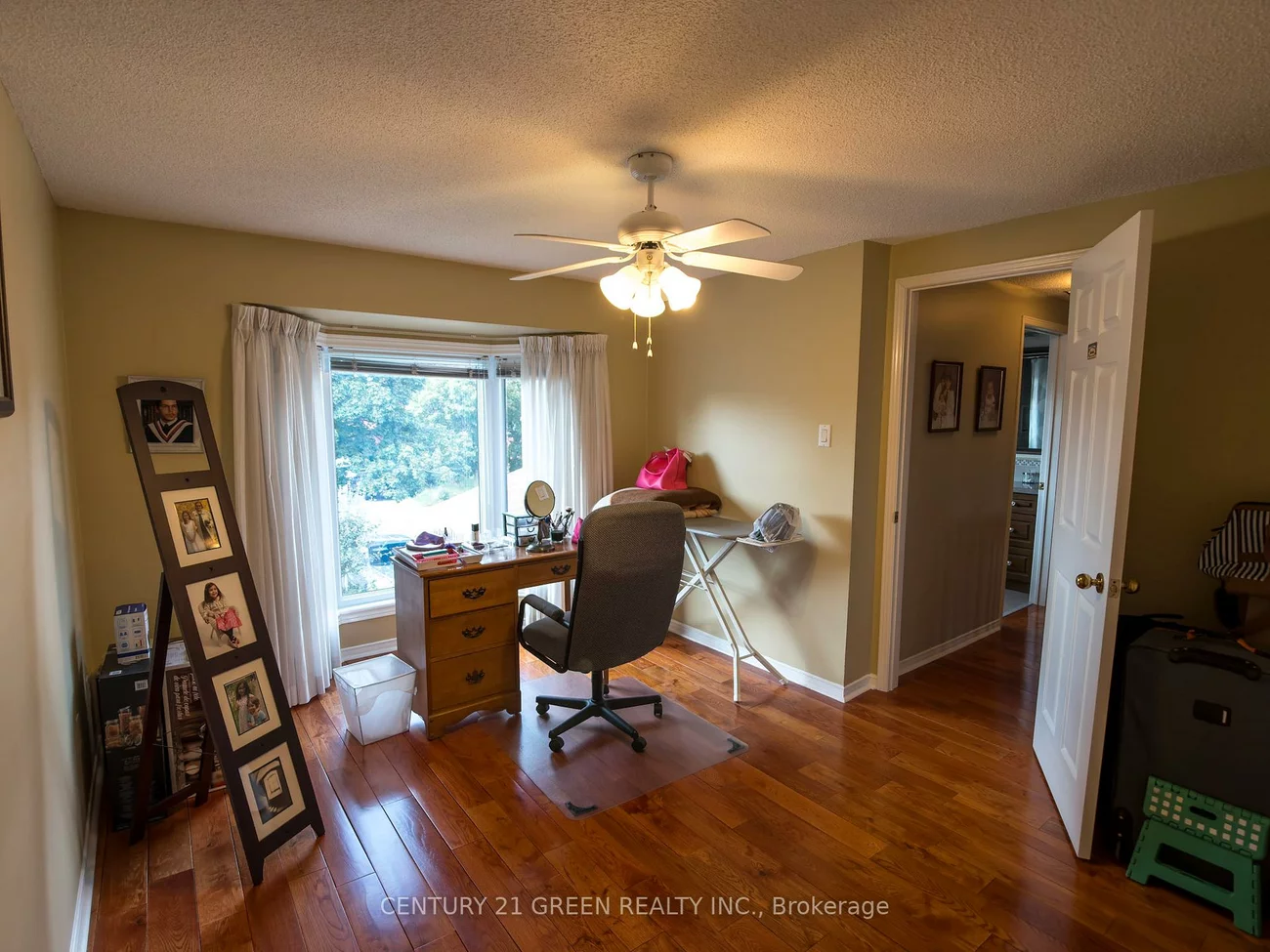 418, Chieftan, Hurontario, Mississauga